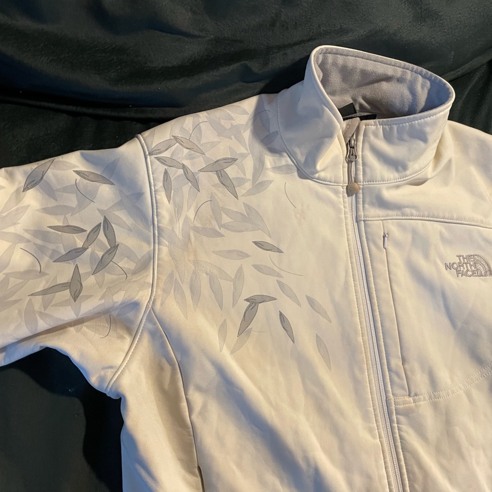 The North Face soft shell, white with grey leaves, feminine winter wear